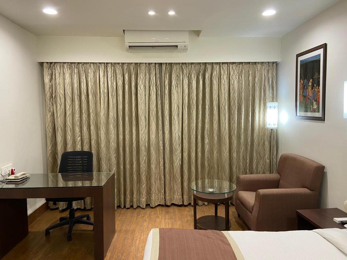 Chryso Hotels Pvt Ltd Ankleshwar Exterior foto