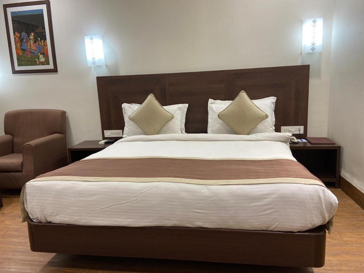 Chryso Hotels Pvt Ltd Ankleshwar Exterior foto