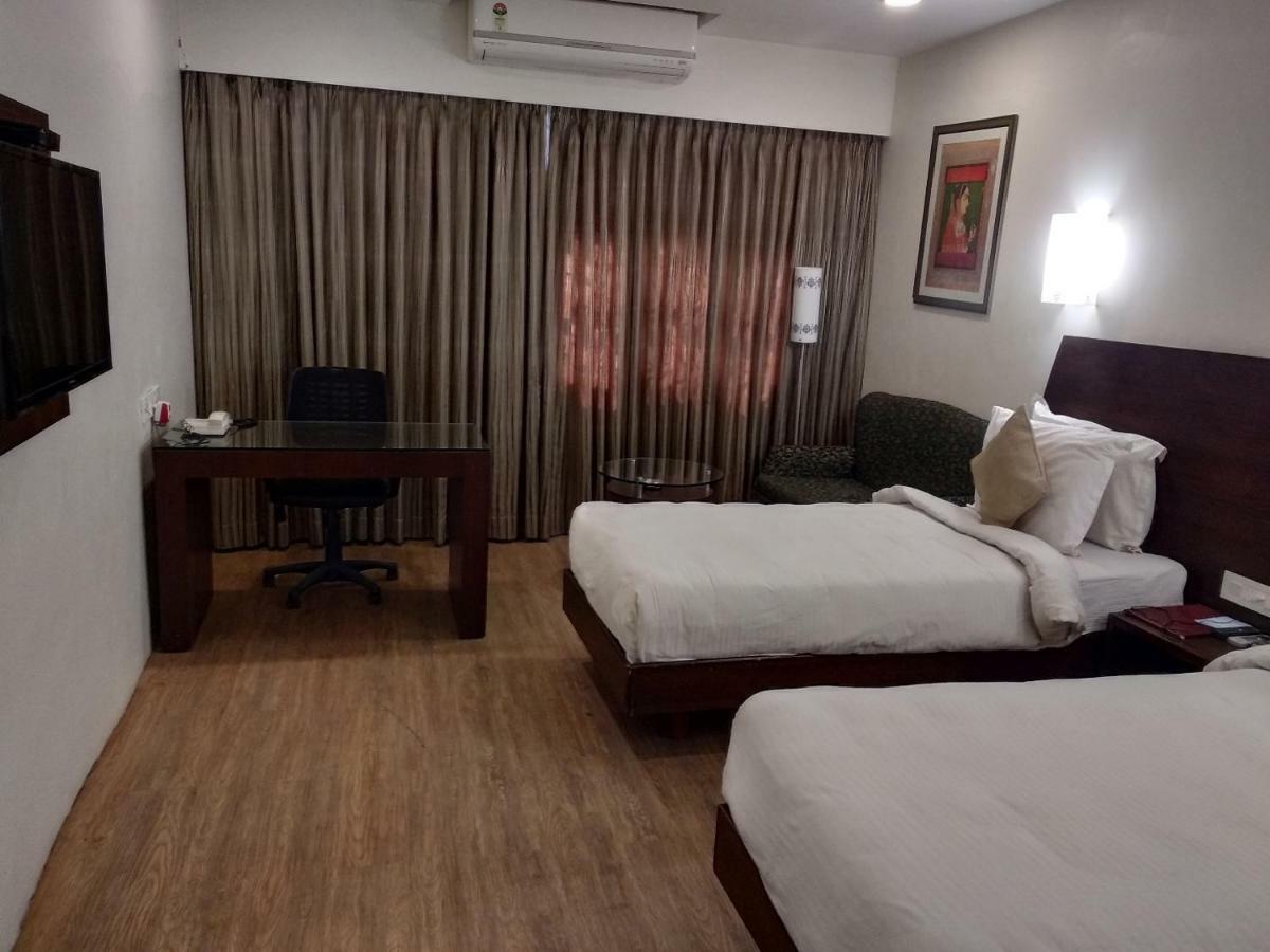 Chryso Hotels Pvt Ltd Ankleshwar Exterior foto