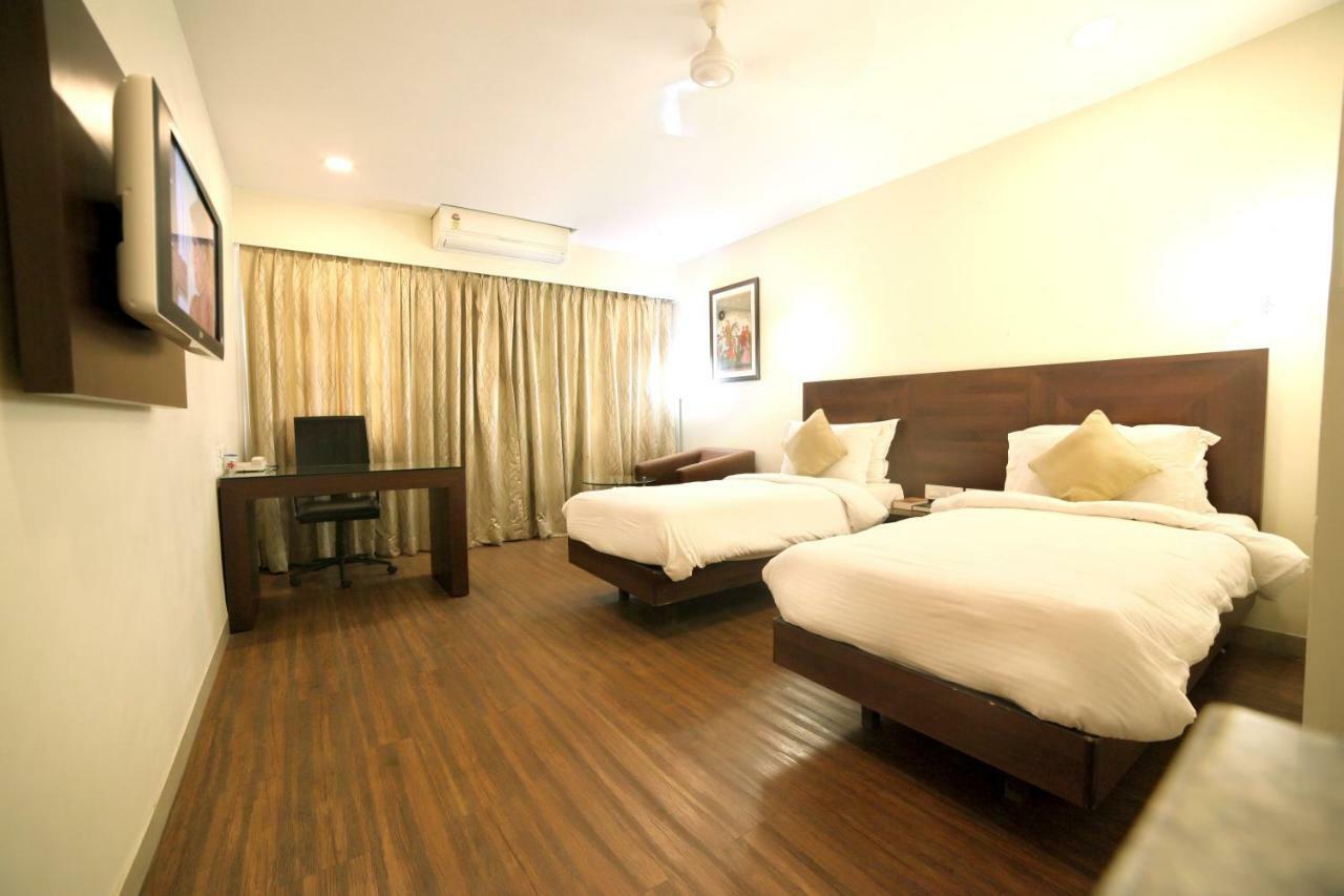 Chryso Hotels Pvt Ltd Ankleshwar Exterior foto